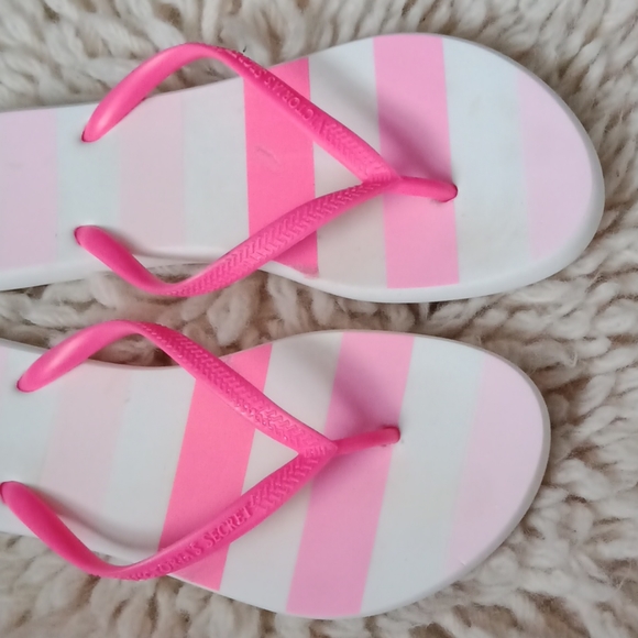 Victoria's secret flip flops - Picture 3 of 8